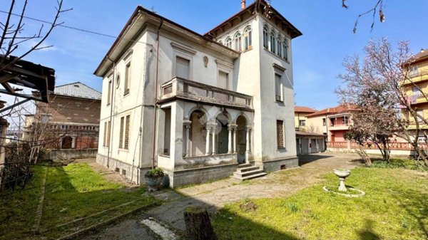 casa indipendente in vendita a Tortona in zona Centro Storico
