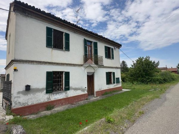 casa indipendente in vendita a Tortona
