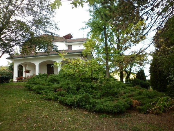 casa indipendente in vendita a Tortona