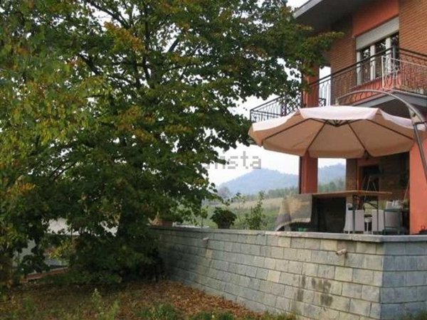 casa indipendente in vendita a Tortona