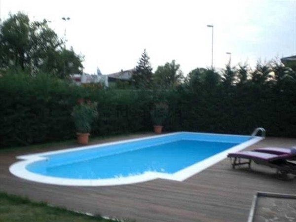 casa indipendente in vendita a Tortona