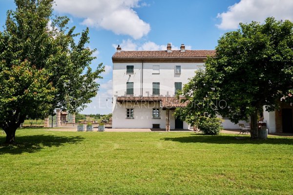 casale in vendita a Tortona in zona Centro Storico