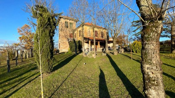 casa indipendente in vendita a Tortona in zona Vho