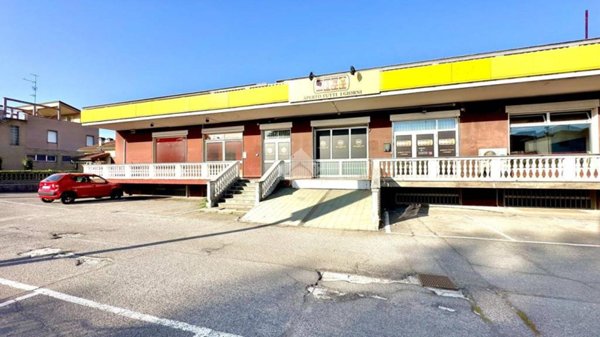 locale commerciale in vendita a Tortona
