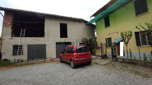 casa indipendente in vendita a Tortona