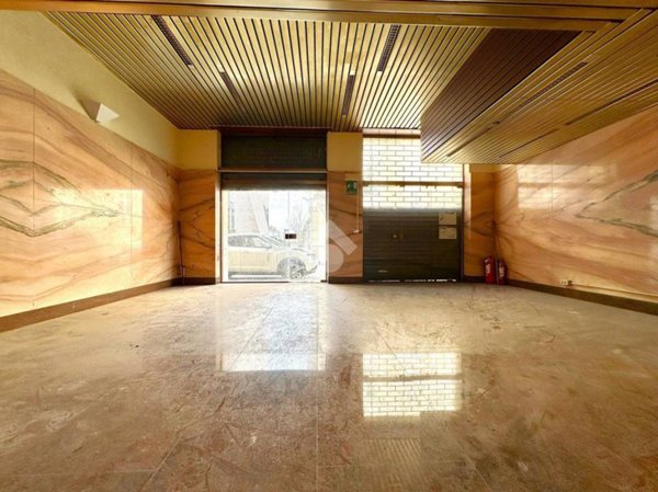 negozio in vendita a Tortona