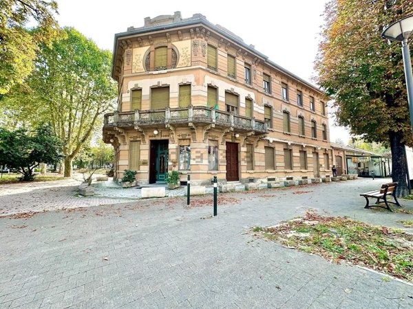 locale commerciale in vendita a Tortona in zona Centro Storico