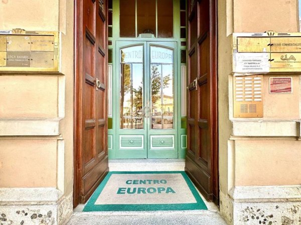 negozio in vendita a Tortona in zona Centro Storico