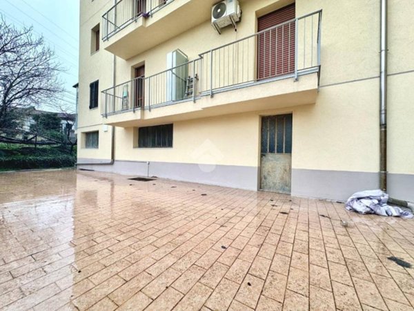 locale di sgombero in vendita a Tortona