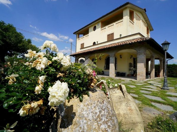casa indipendente in vendita a Tortona in zona Oasi