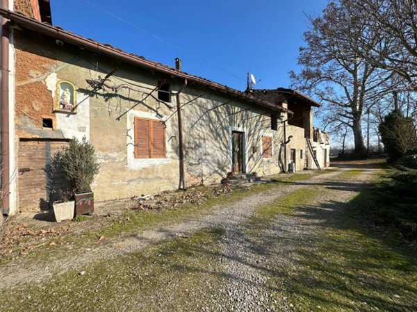 casa indipendente in vendita a Tortona