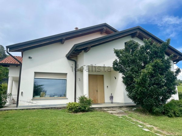 casa indipendente in vendita a Tortona