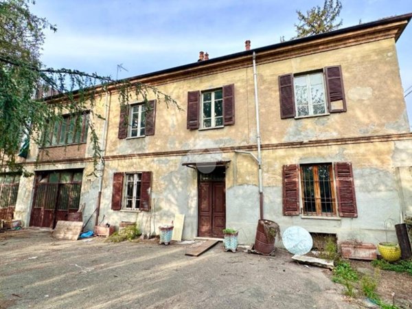 casa indipendente in vendita a Tortona