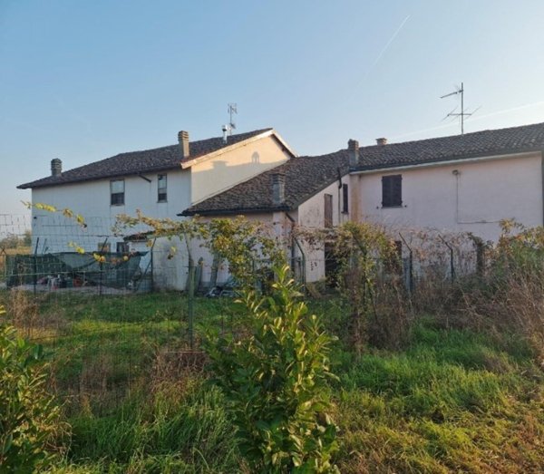 casa semindipendente in vendita a Tortona in zona Rivalta Scrivia