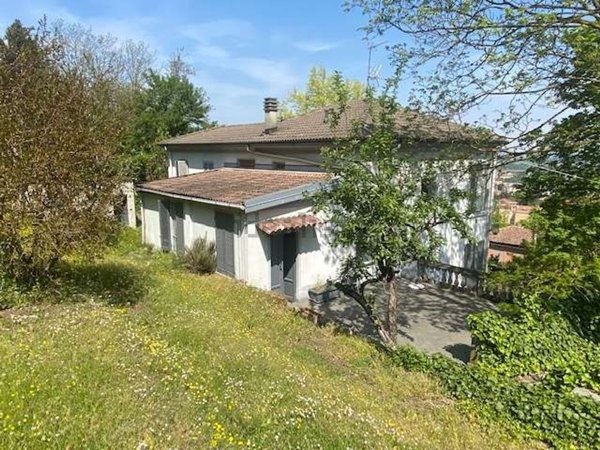 casa indipendente in vendita a Tortona in zona Castello