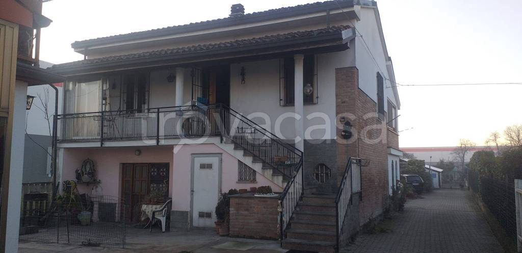 casa indipendente in vendita a Tortona in zona Centro Storico
