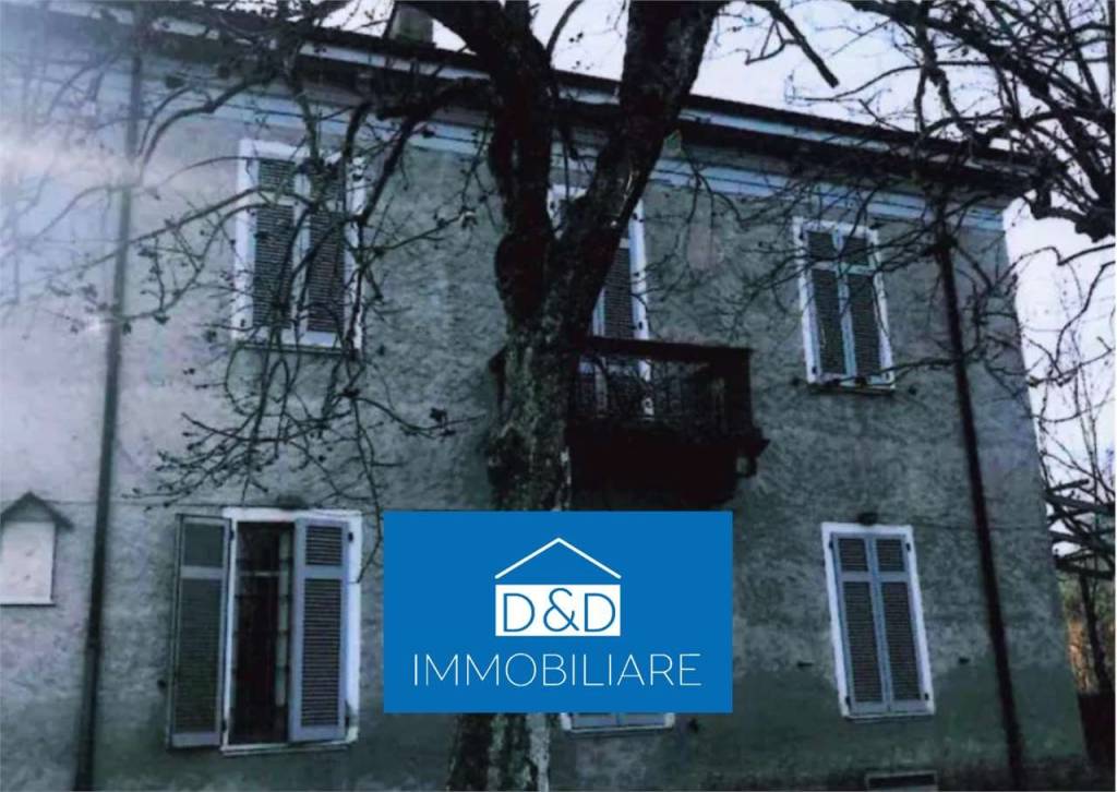 casa indipendente in vendita a Tortona