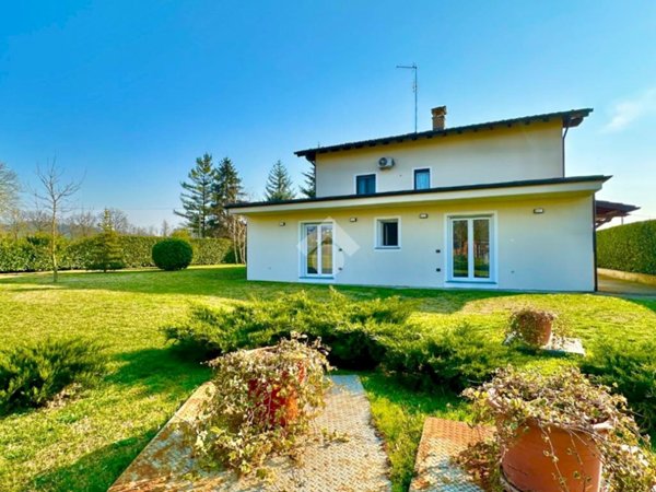 casa indipendente in vendita a Tortona
