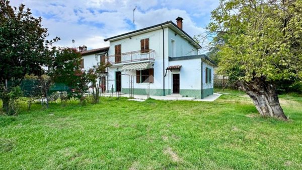 casa indipendente in vendita a Tortona in zona Castellar Ponzano