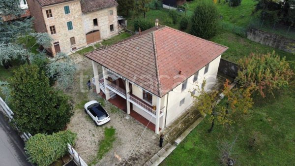 casa indipendente in vendita a Tortona