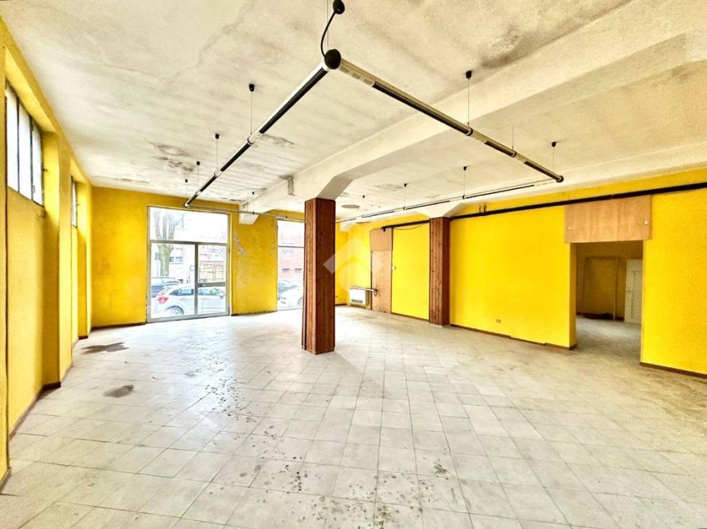 negozio in vendita a Tortona