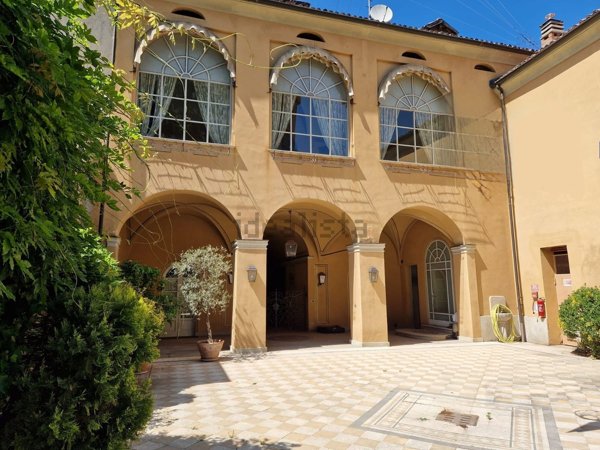 casa indipendente in vendita a Tortona in zona Centro Storico