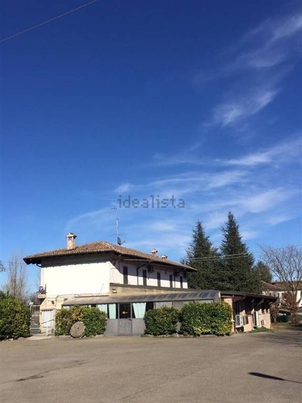 casa indipendente in vendita a Tortona