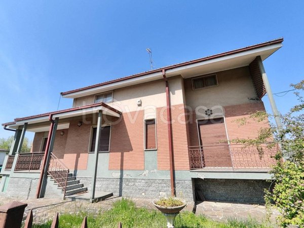 casa indipendente in vendita a Tortona