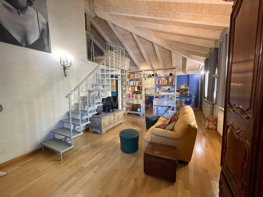 appartamento in vendita a Tortona in zona Castello