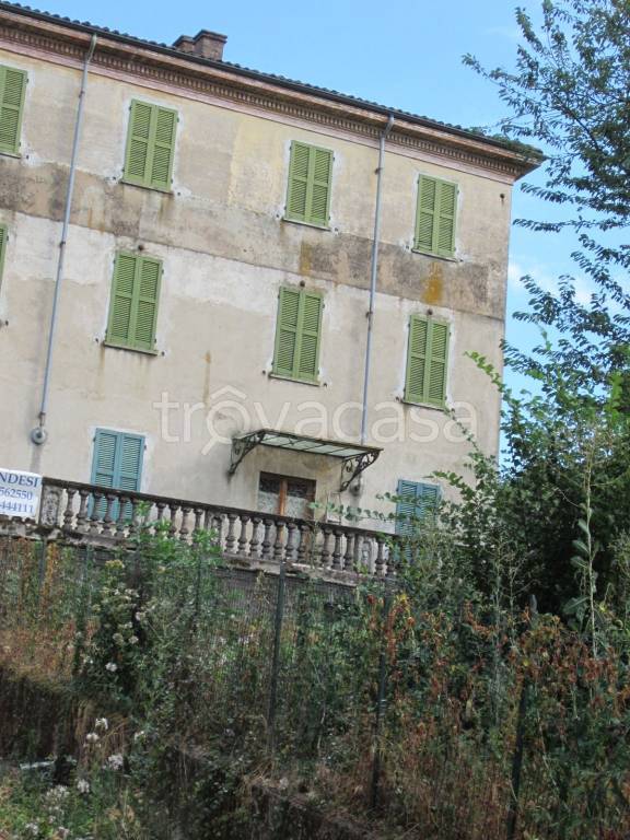 casa indipendente in vendita a Tortona in zona Mombisaggio