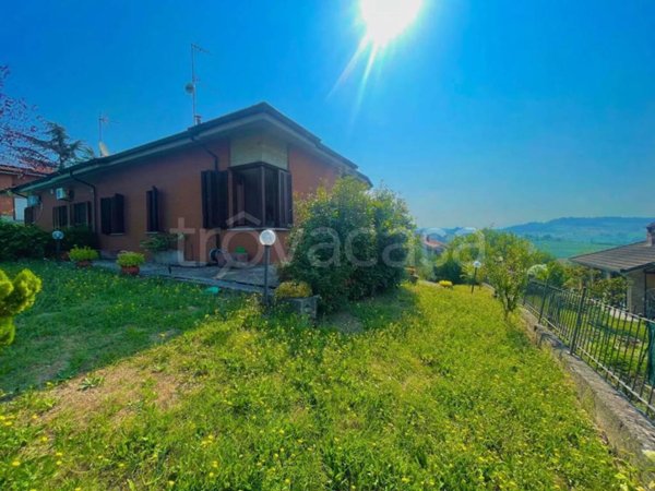 casa indipendente in vendita a Tortona in zona Vho