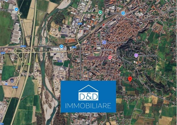 casa indipendente in vendita a Tortona