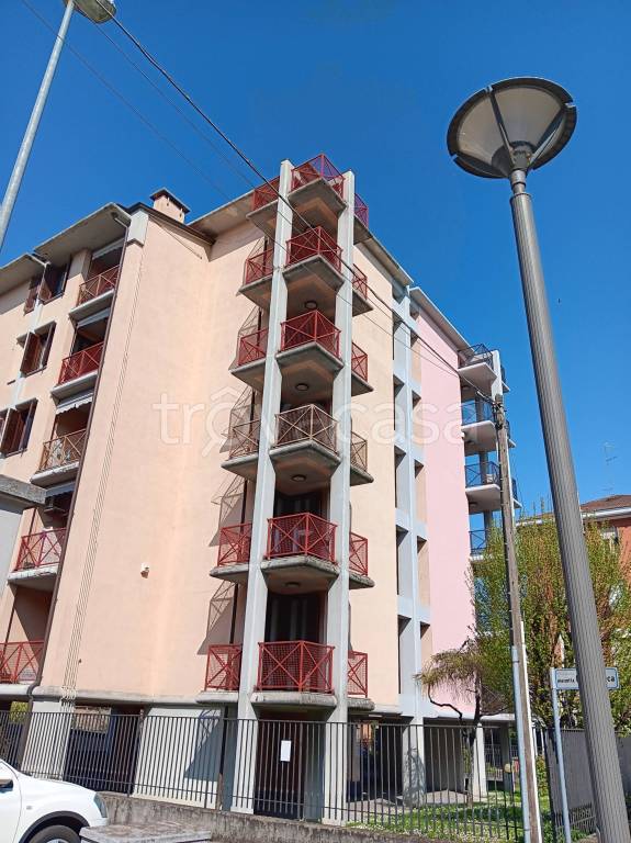 appartamento in vendita a Tortona in zona Centro Storico
