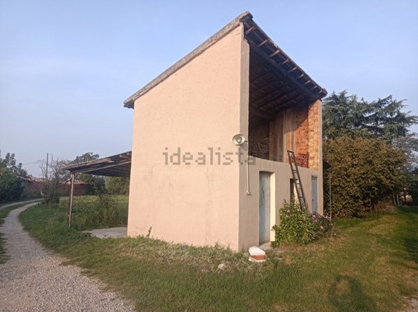 casa indipendente in vendita a Tortona