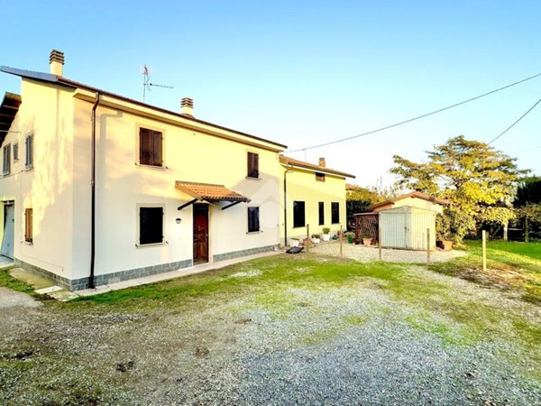 casa indipendente in vendita a Tortona in zona Bettole di Tortona