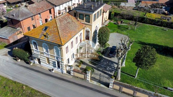 casa indipendente in vendita a Tortona