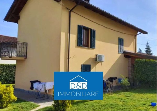 casa indipendente in vendita a Tortona
