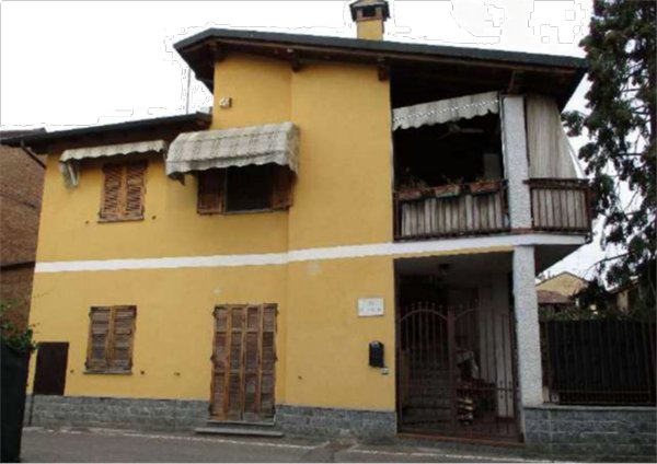 locale di sgombero in vendita a Tortona