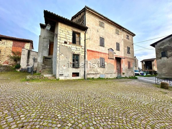 casa indipendente in vendita a Tortona in zona Mombisaggio