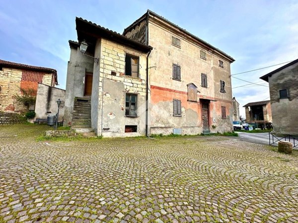 casa indipendente in vendita a Tortona in zona Mombisaggio