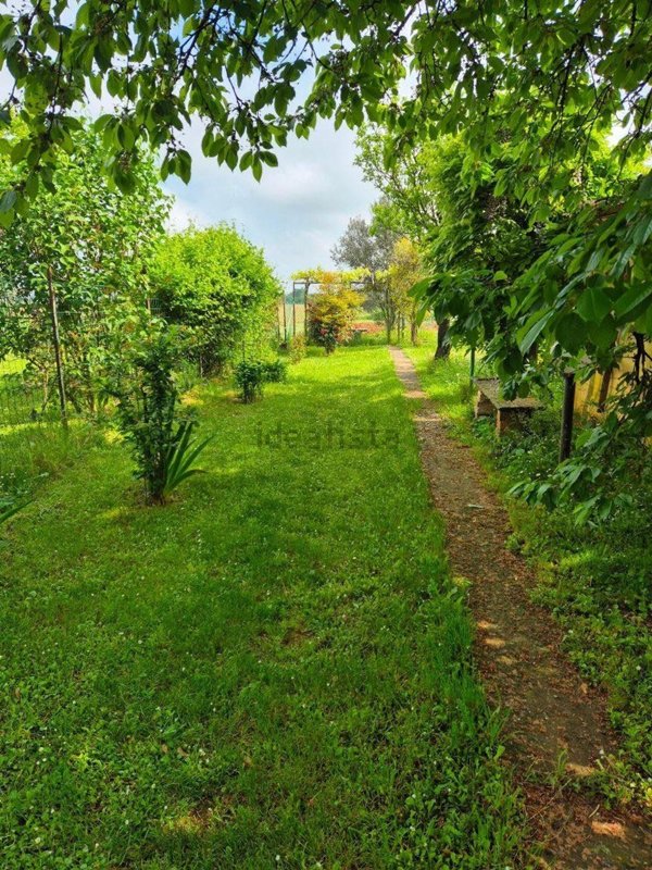 casa indipendente in vendita a Tortona