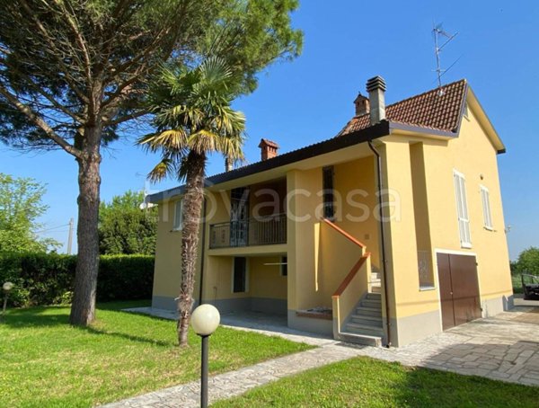 casa indipendente in vendita a Tortona