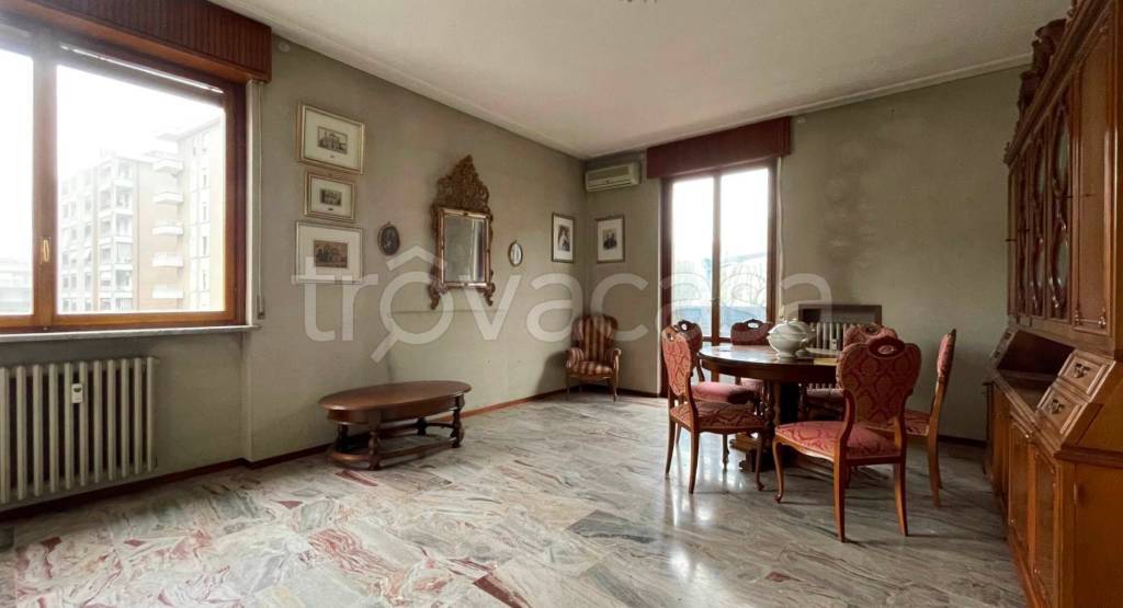 appartamento in vendita a Tortona in zona Centro Storico