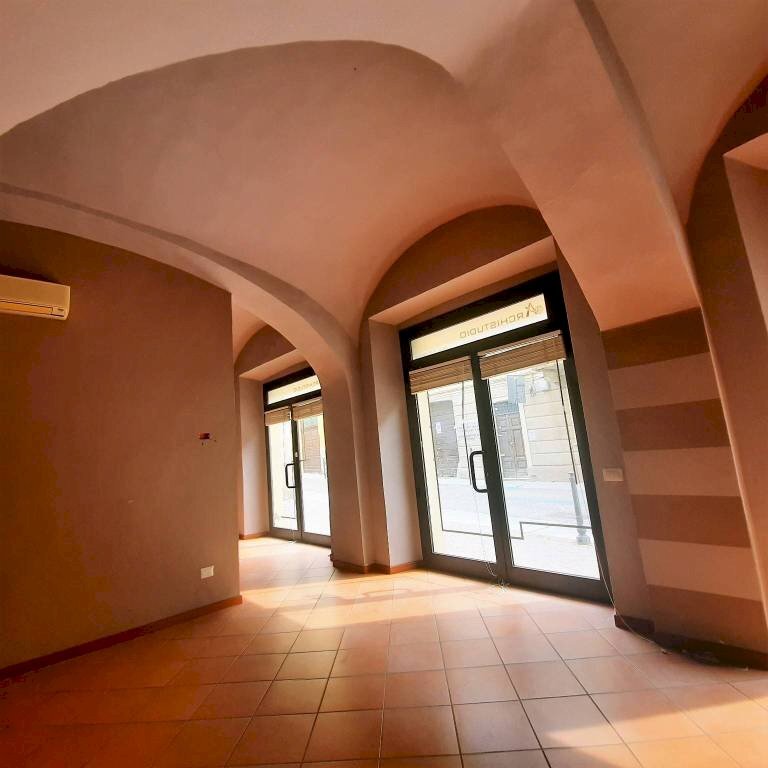 ufficio in vendita a Tortona in zona Centro Storico