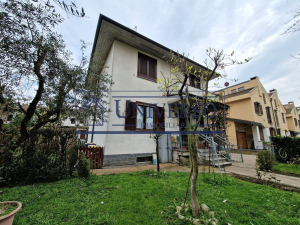 casa indipendente in vendita a Tortona