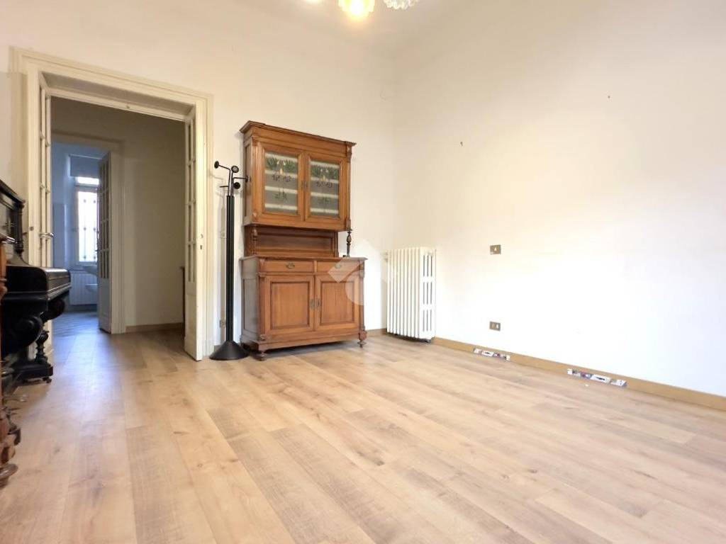 casa indipendente in vendita a Tortona