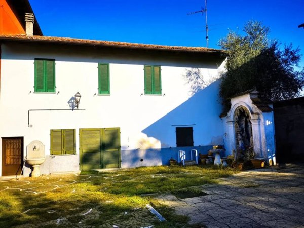 casa indipendente in vendita a Tortona