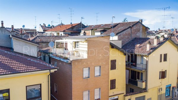 casa indipendente in vendita a Tortona in zona Centro Storico