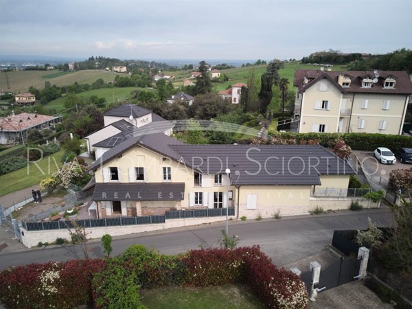 casa indipendente in vendita a Tortona in zona Vho