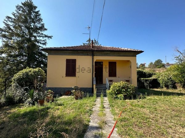 casa indipendente in vendita a Tortona